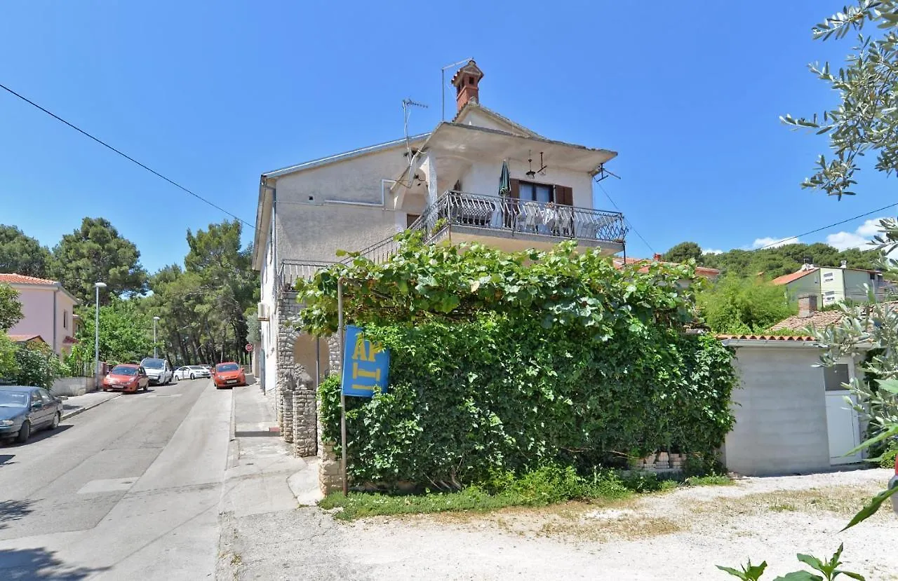 Apartments With A Parking Space Pula - 20815