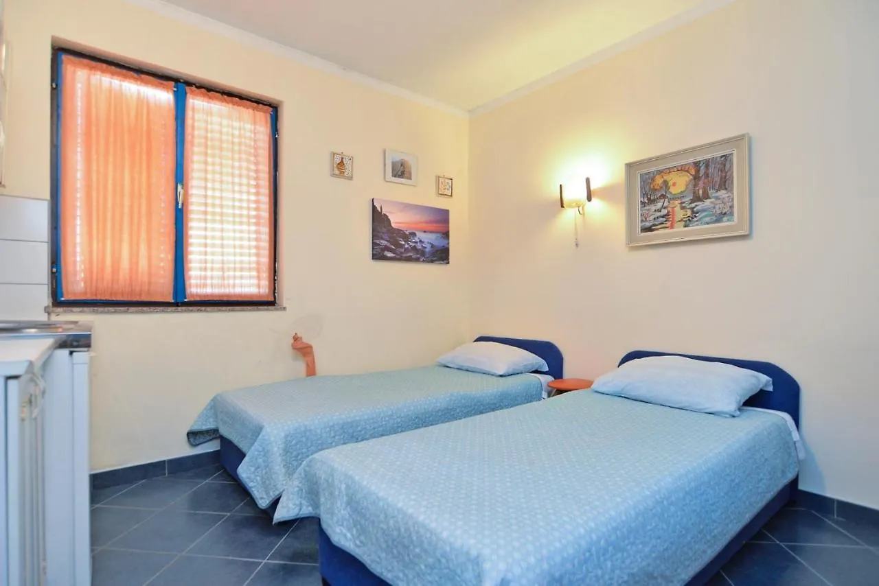 Apartments With A Parking Space Pula - 20815